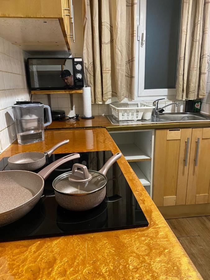 Huge And Affordable 3 Bedroom Flat In Hammersmith For 7 People With Welcome Breakfast London Ngoại thất bức ảnh