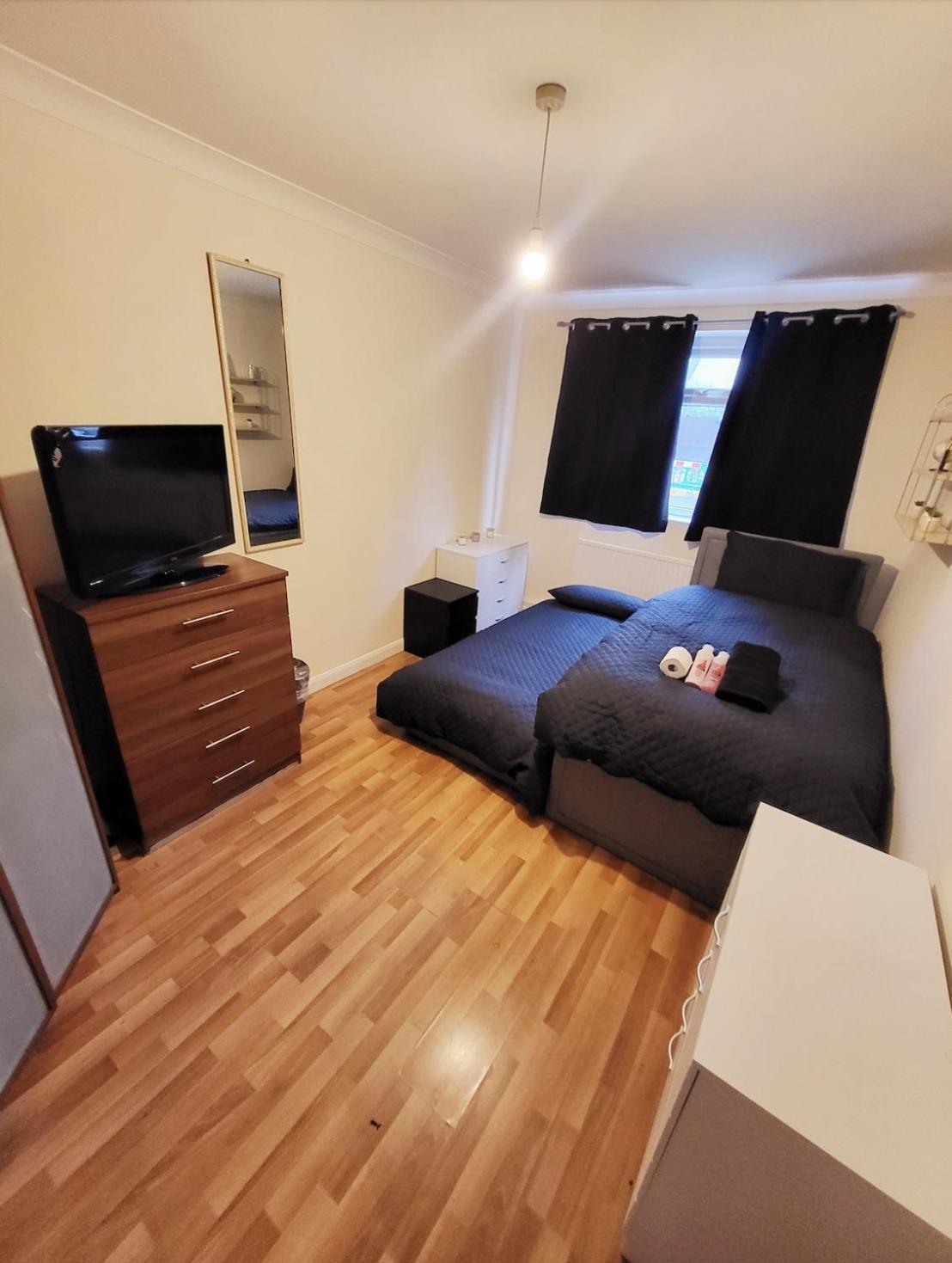 Huge And Affordable 3 Bedroom Flat In Hammersmith For 7 People With Welcome Breakfast London Ngoại thất bức ảnh