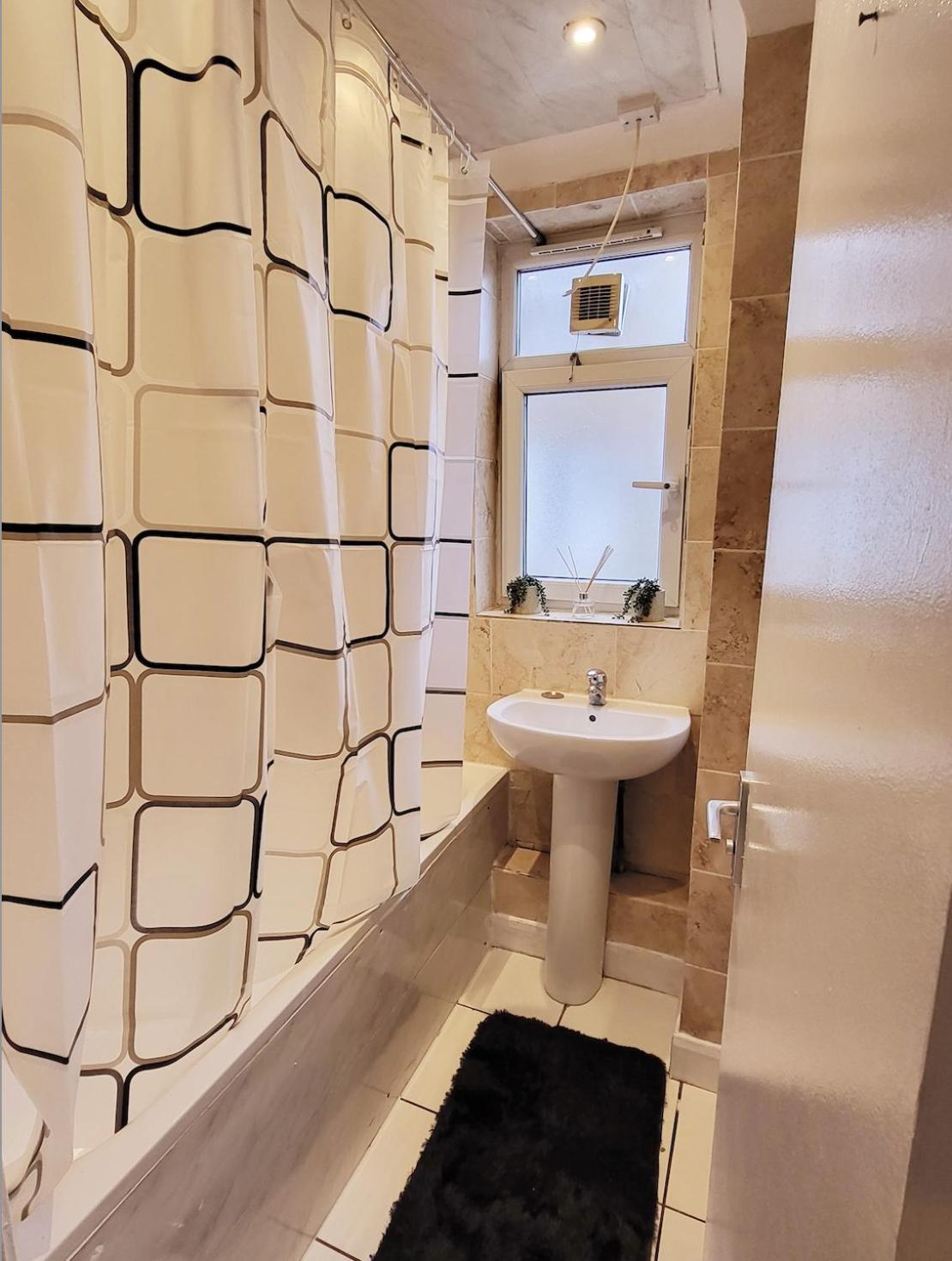 Huge And Affordable 3 Bedroom Flat In Hammersmith For 7 People With Welcome Breakfast London Ngoại thất bức ảnh