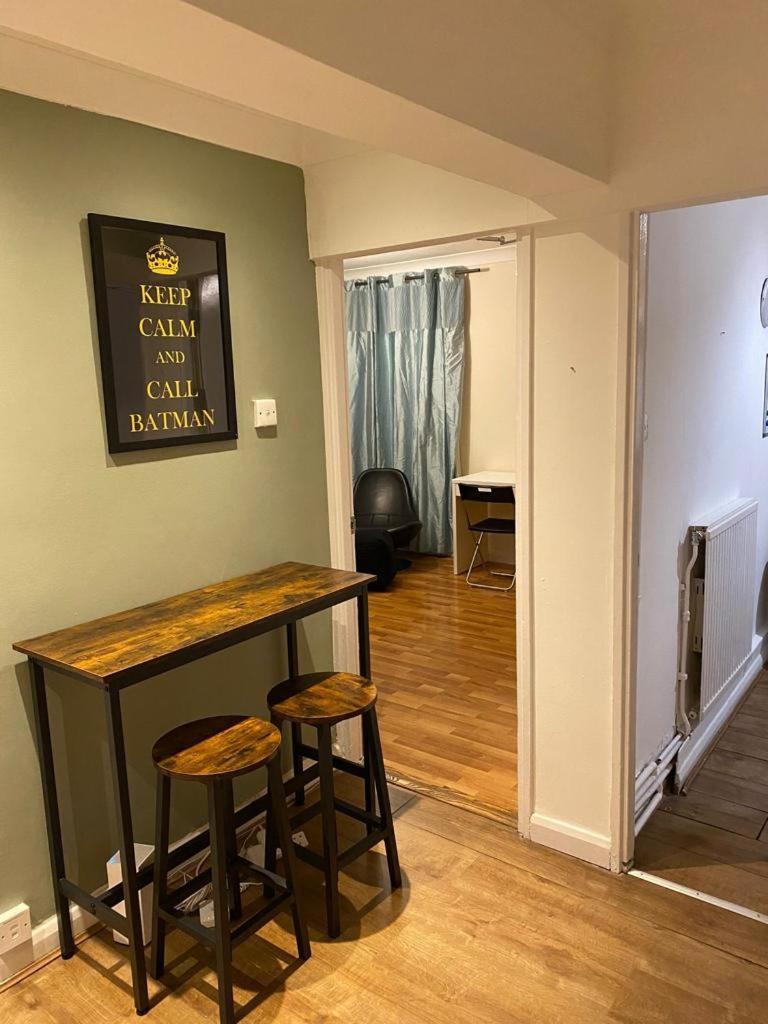 Huge And Affordable 3 Bedroom Flat In Hammersmith For 7 People With Welcome Breakfast London Ngoại thất bức ảnh