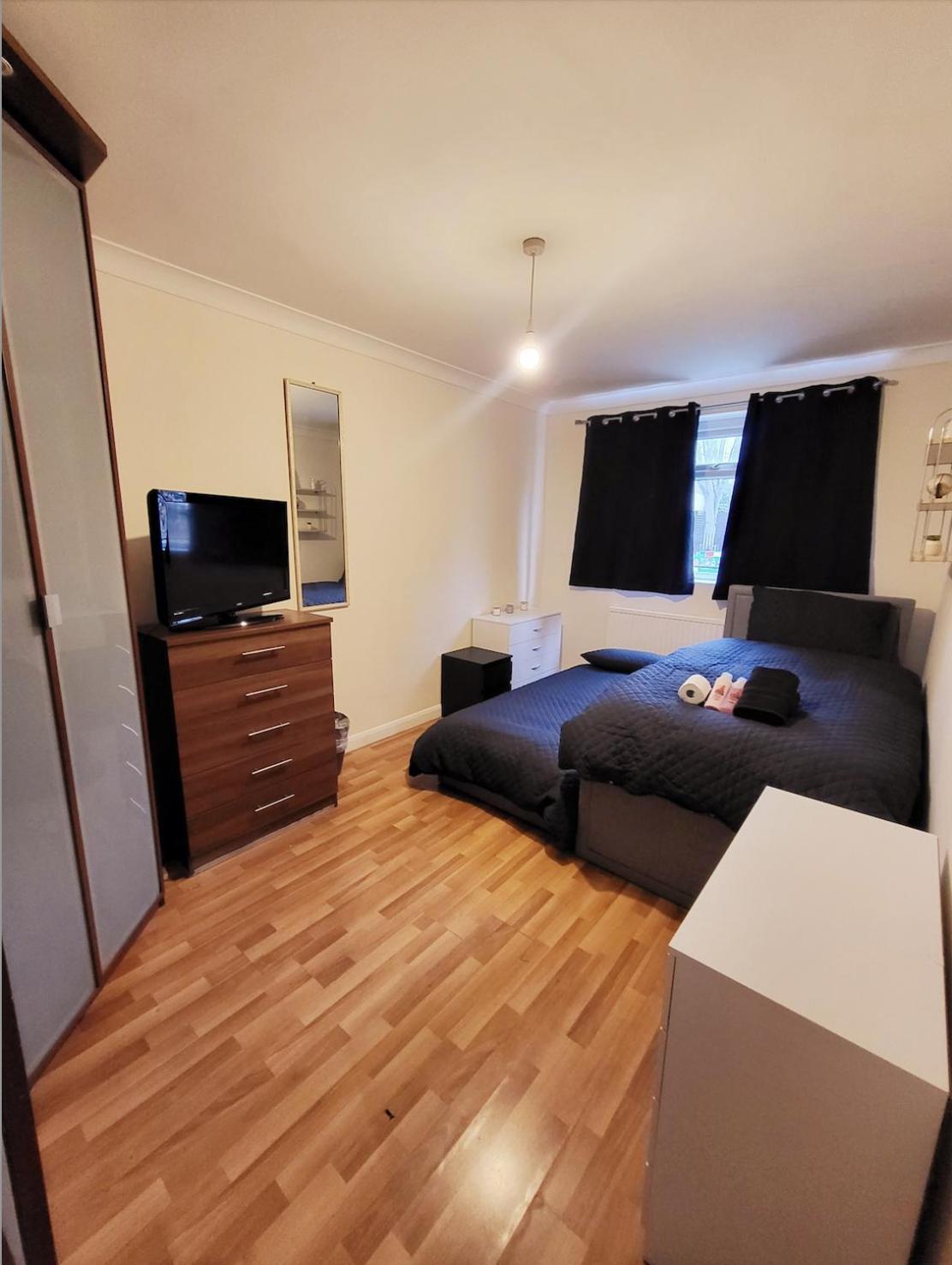Huge And Affordable 3 Bedroom Flat In Hammersmith For 7 People With Welcome Breakfast London Ngoại thất bức ảnh
