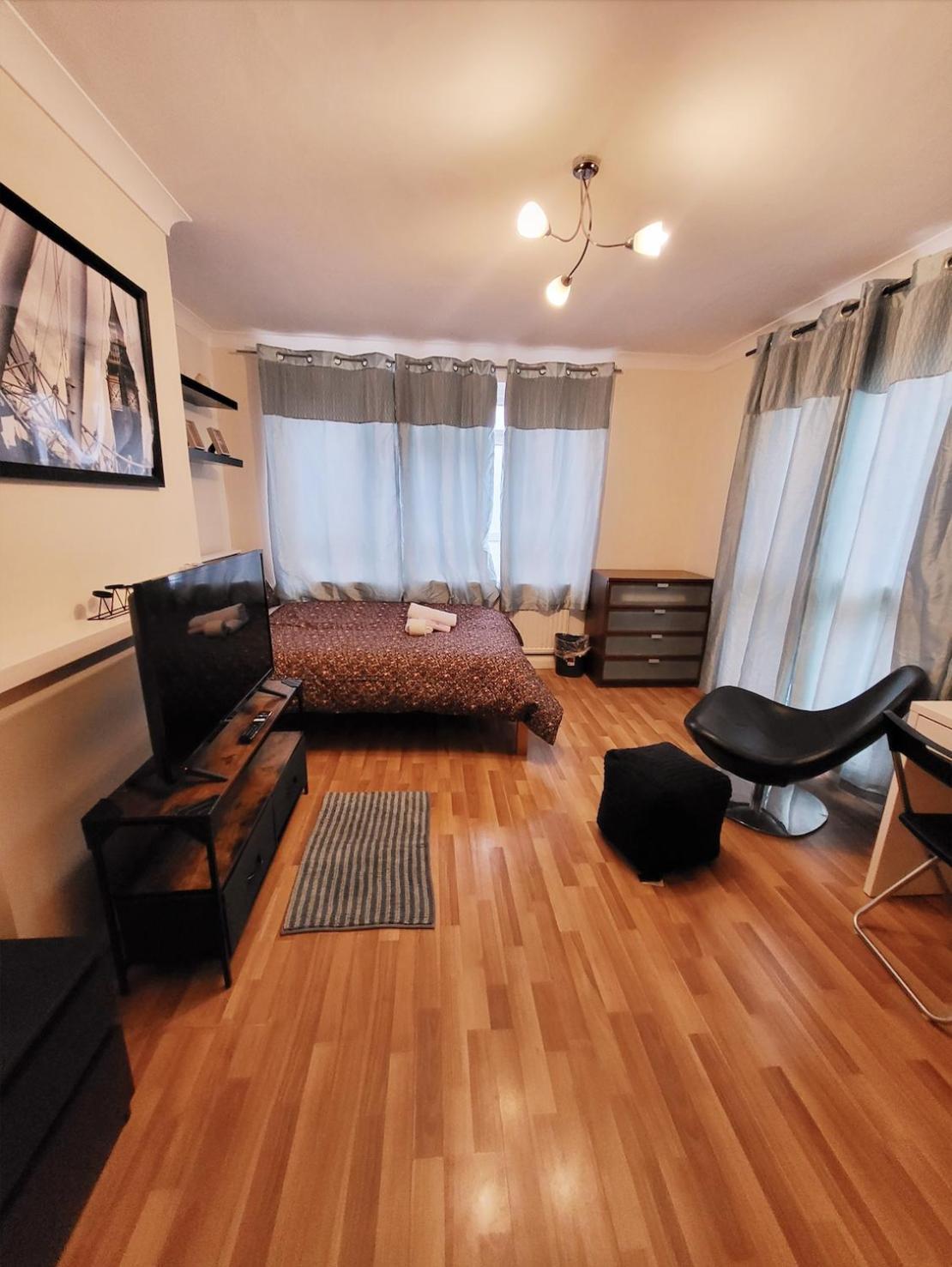Huge And Affordable 3 Bedroom Flat In Hammersmith For 7 People With Welcome Breakfast London Ngoại thất bức ảnh