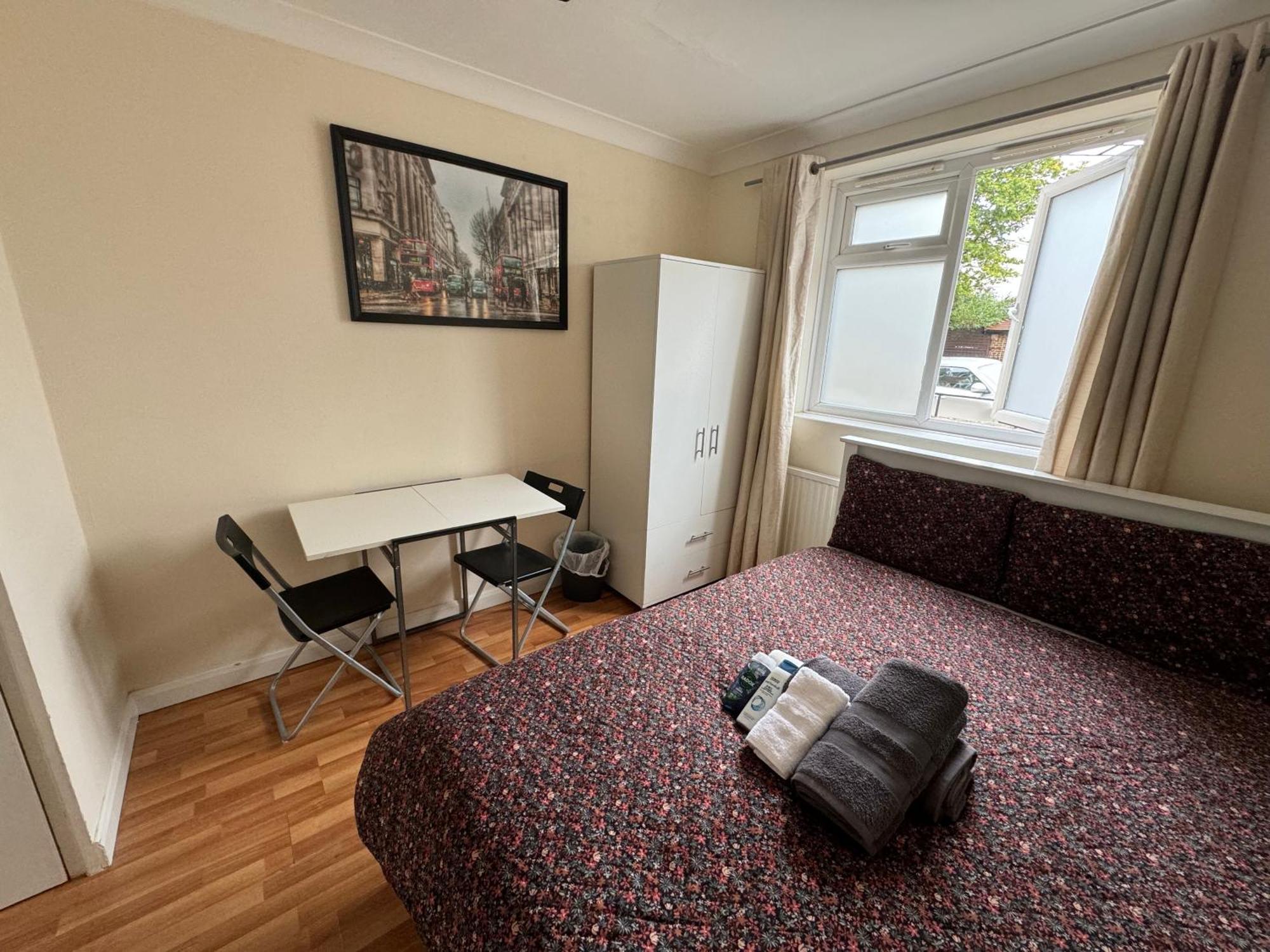 Huge And Affordable 3 Bedroom Flat In Hammersmith For 7 People With Welcome Breakfast London Ngoại thất bức ảnh