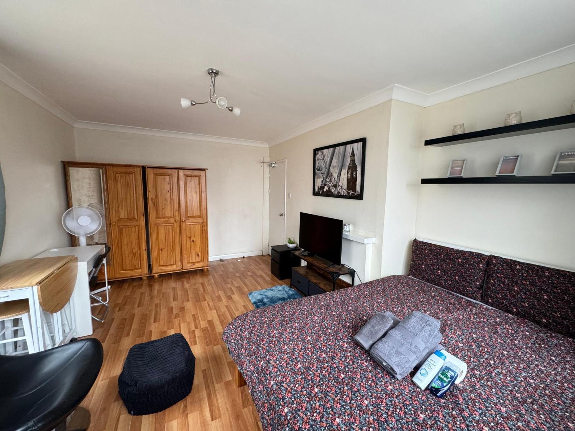 Huge And Affordable 3 Bedroom Flat In Hammersmith For 7 People With Welcome Breakfast London Ngoại thất bức ảnh