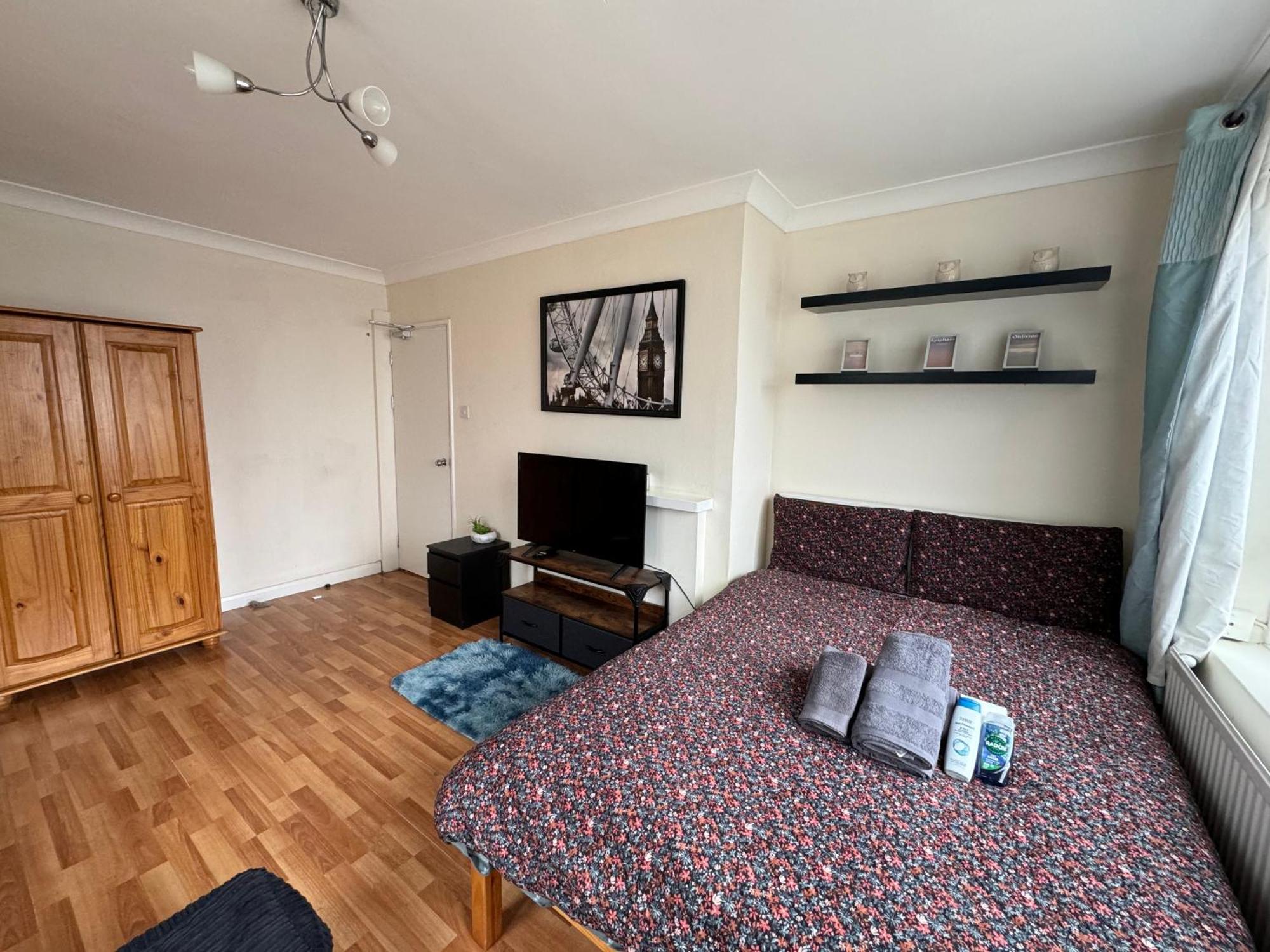 Huge And Affordable 3 Bedroom Flat In Hammersmith For 7 People With Welcome Breakfast London Ngoại thất bức ảnh