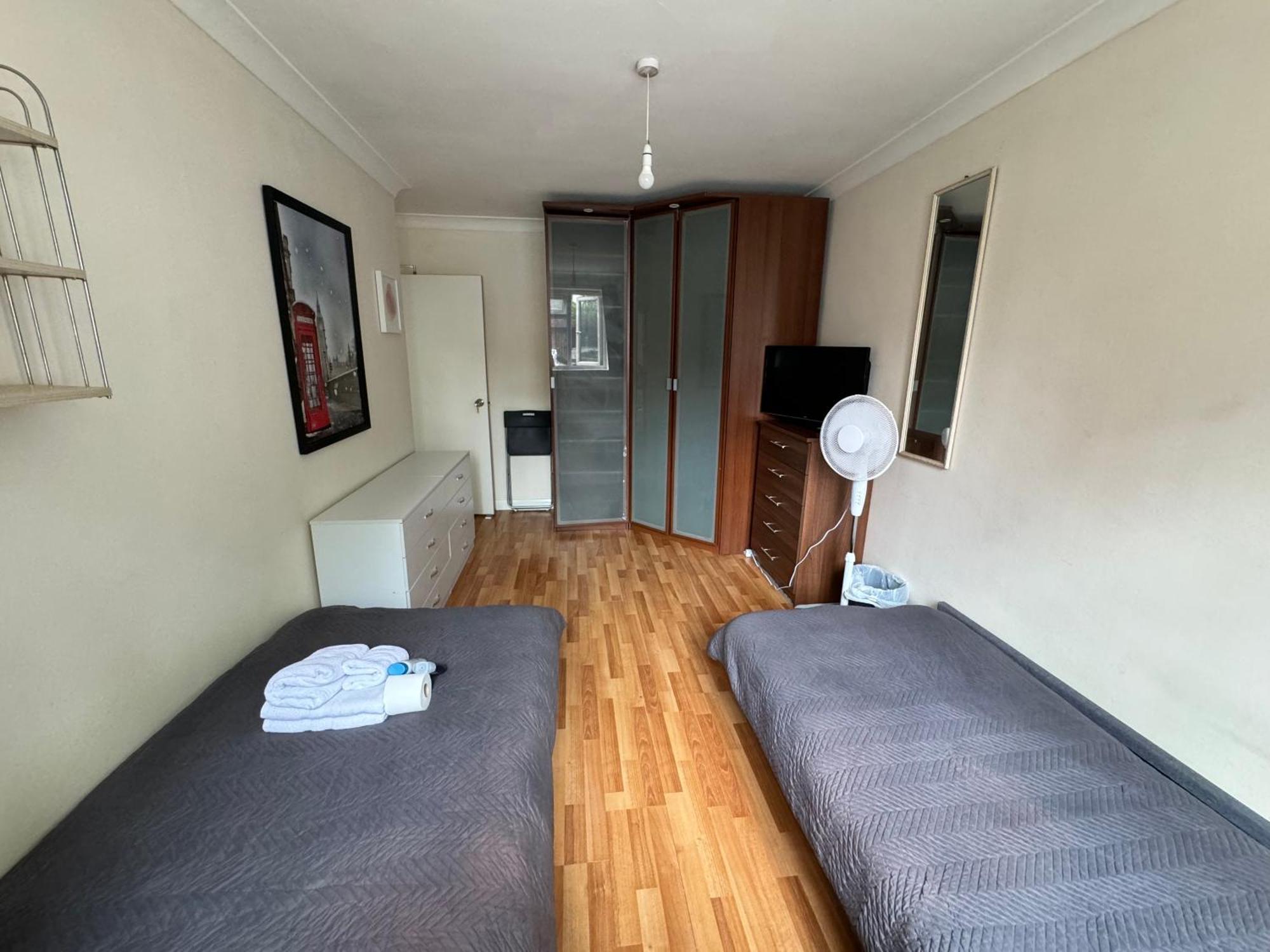 Huge And Affordable 3 Bedroom Flat In Hammersmith For 7 People With Welcome Breakfast London Ngoại thất bức ảnh